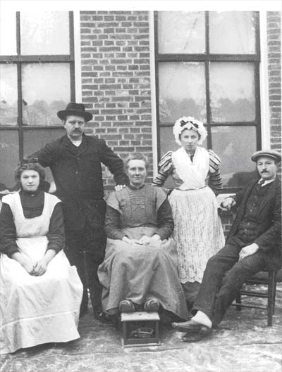 v.l.n.r. ?, Geert Cazemier, Geeske Cazemier, ? en Willem Slagter